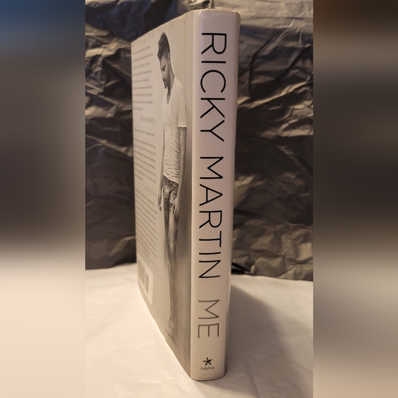 Ricky Martin ME (Autobiography) USED • Hardcover Book - Picture 8 of 11